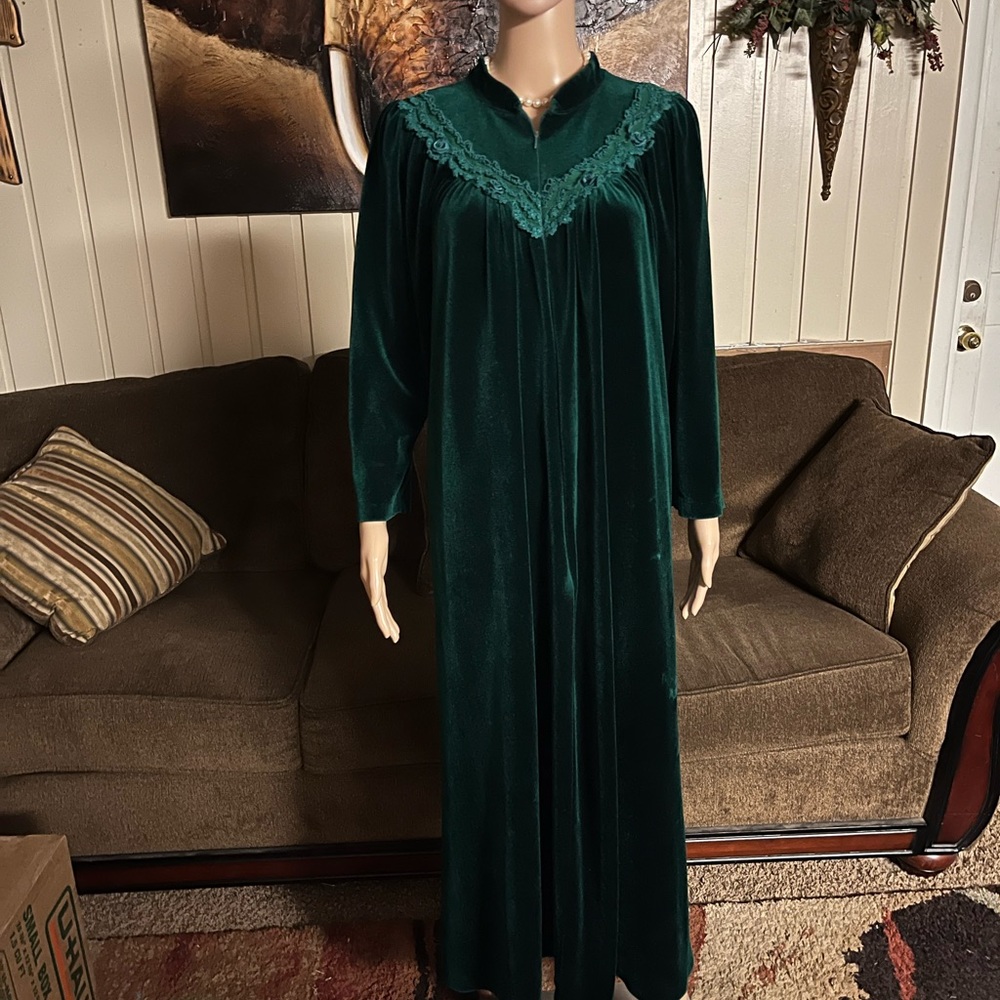 Komar ~ Vintage ~ Women’s Large ~ Velvet  ~ Green Robe W/ Floral Lace - Picture 6 of 16